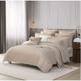 Empress  [SIZE: Square Cushion]