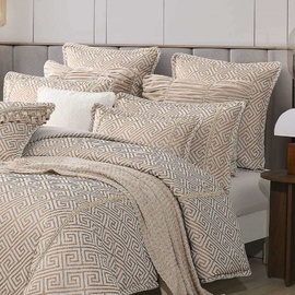 Empress  [SIZE: Square Cushion]