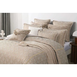 Empress  [SIZE: Square Cushion]