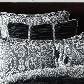Camille [SIZE: Square Cushion]