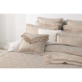 Empress  [SIZE: Square Cushion]