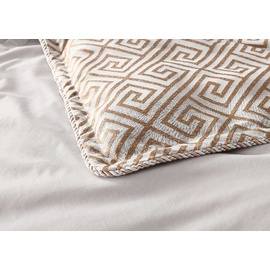 Empress  [SIZE: Square Cushion]