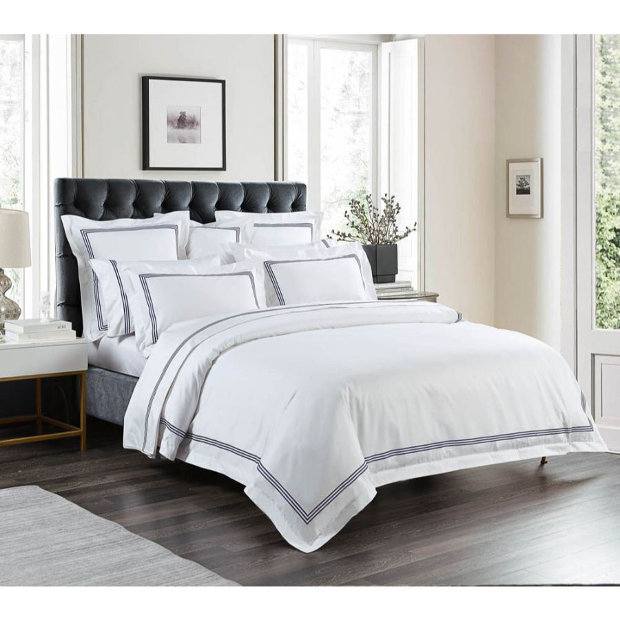 1000 Thread Count Embroidered White with Navy Quilt Cover Set [SIZE: King Size Pillow Case]