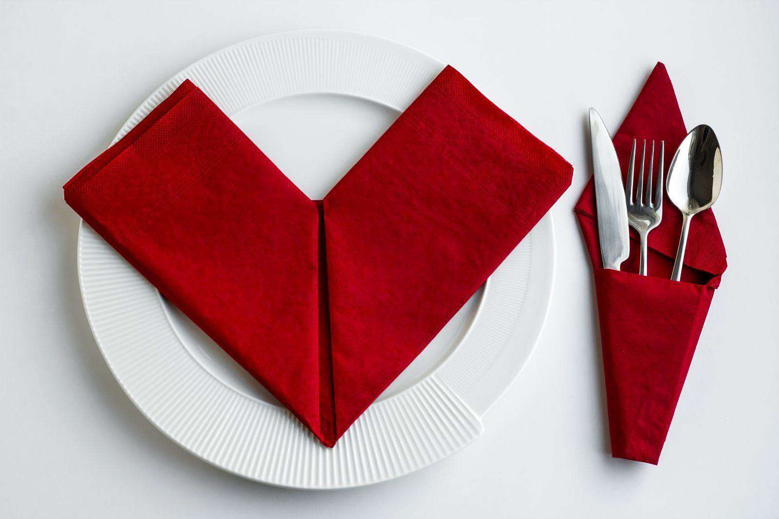 idea for setting napkin on a plate to looks like a heart