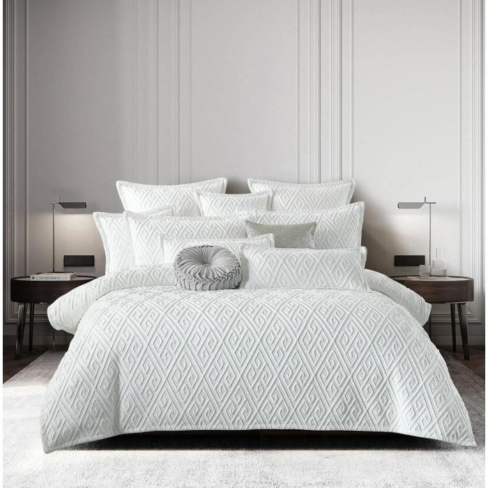 Textured white quilt cover set