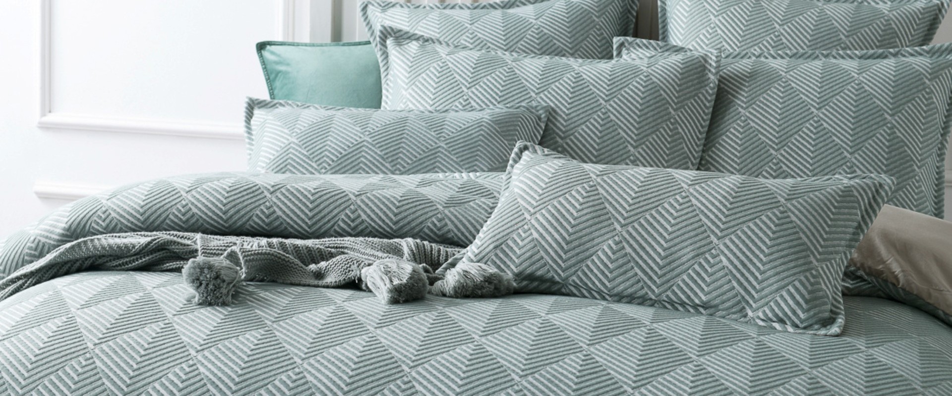 Shop Quilt Covers By Colour