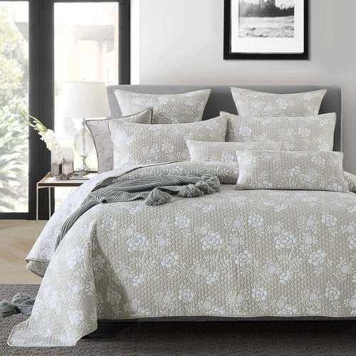 Indio Bedspread White Beige Flowers